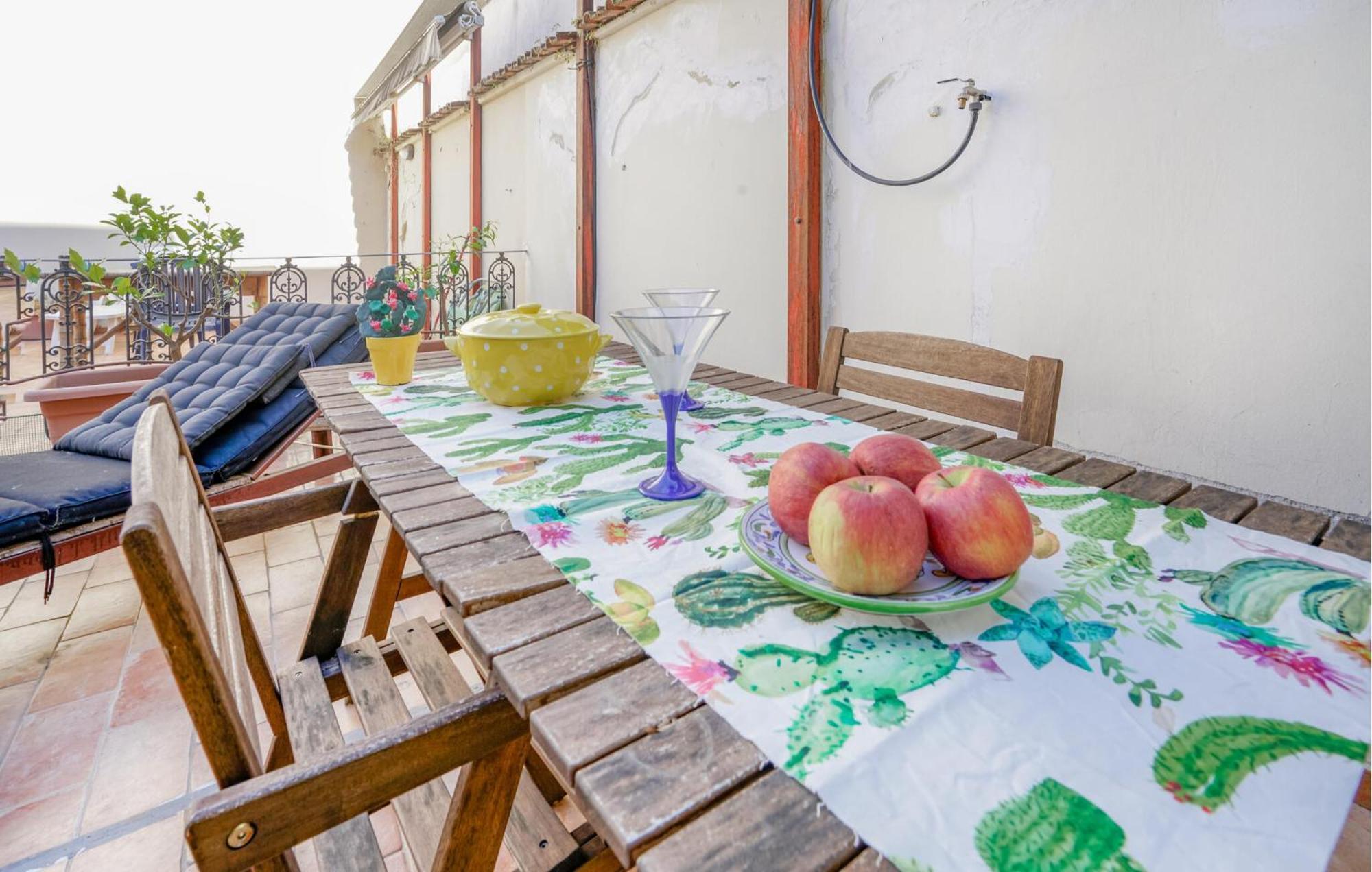 Apartamento 2 Bedroom Beautiful In